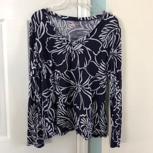 Woman’s long sleeve T-shirt
